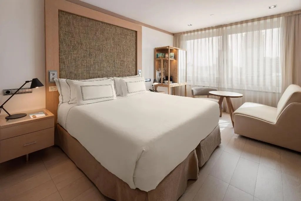 DOUBLE DELUXE Room, Melia Madrid Princesa, Madrid