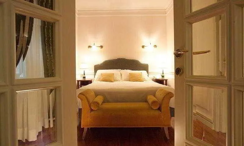 Room, The Duke, Rome