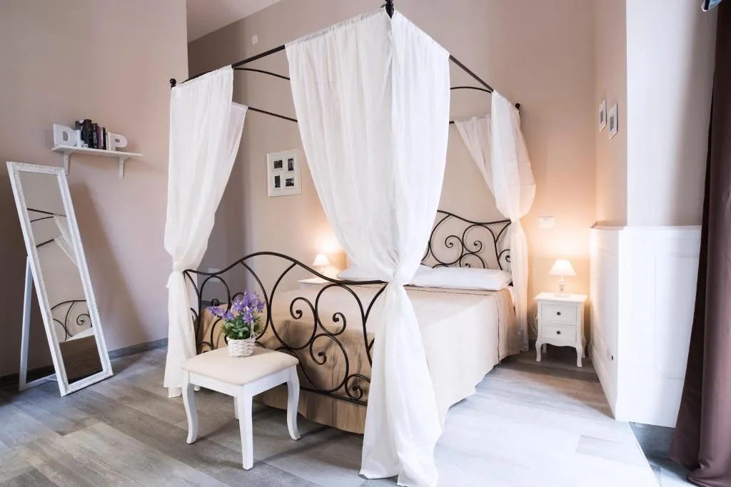 DOUBLE DELUXE WITH BALCONY Room, Dimora Partenopea, Naples