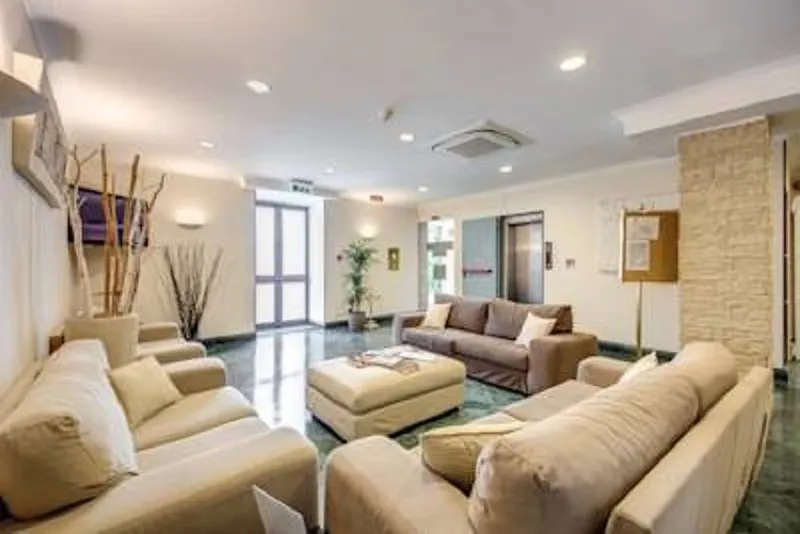 Lobby, Romoli, Naples