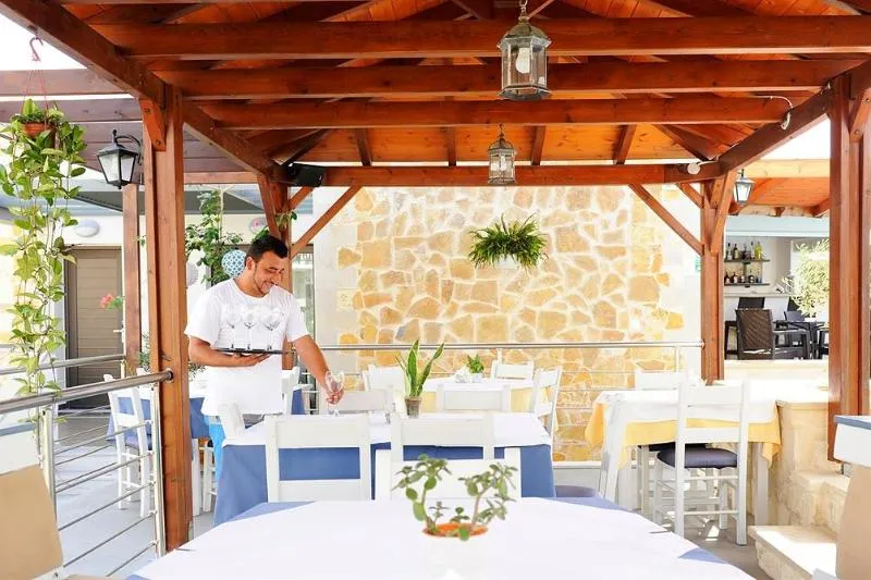 Restaurant, Ledra Maleme, Crete