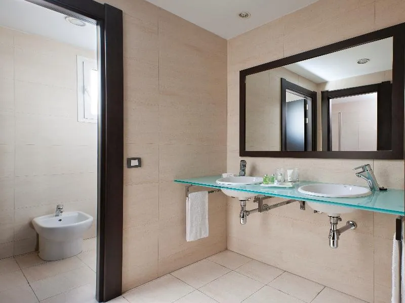 SUITE STANDARD Room, NH Parla, Madrid