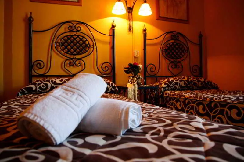 Room, Dalis, Seville