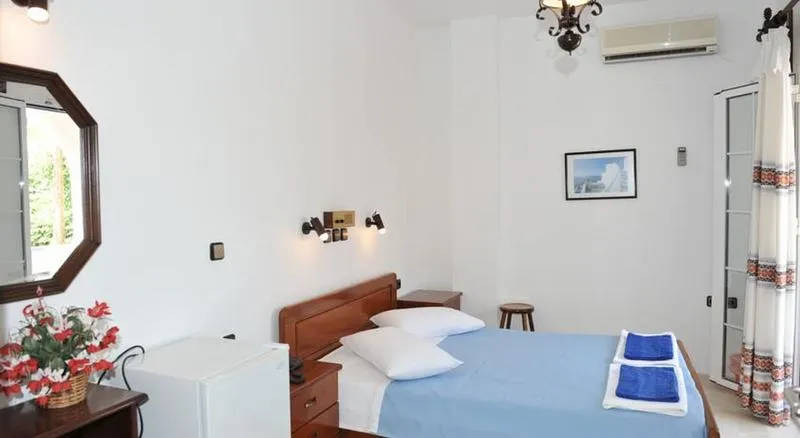Room, Proteas Hotel, Santorini