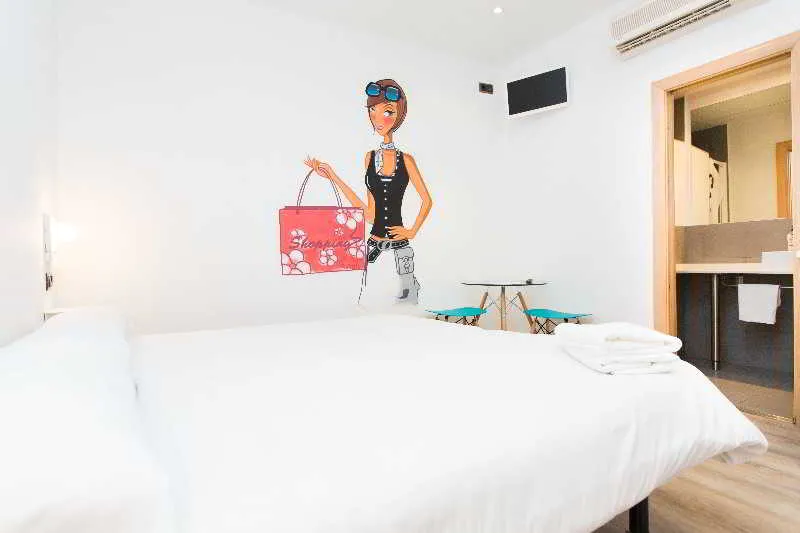STUDIO STANDARD Room, AinB Las Ramblas-Colón Apartments, Barcelona
