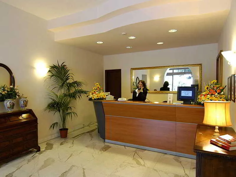Lobby, Eden, Naples