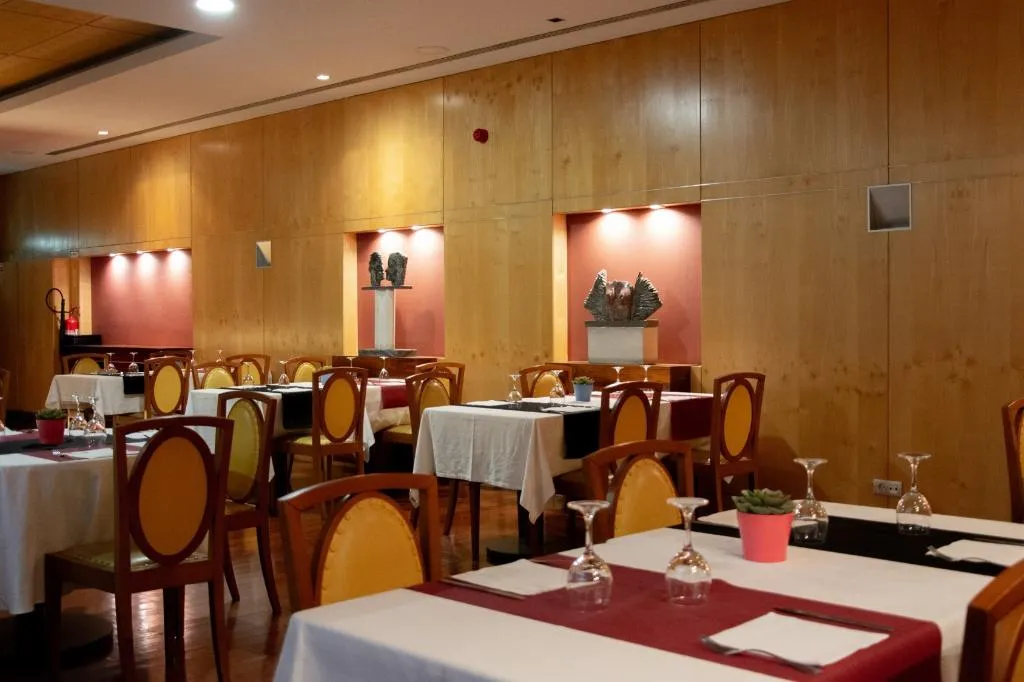 Restaurant, VIP Executive Entrecampos - Hotel & Conference, Lisbon