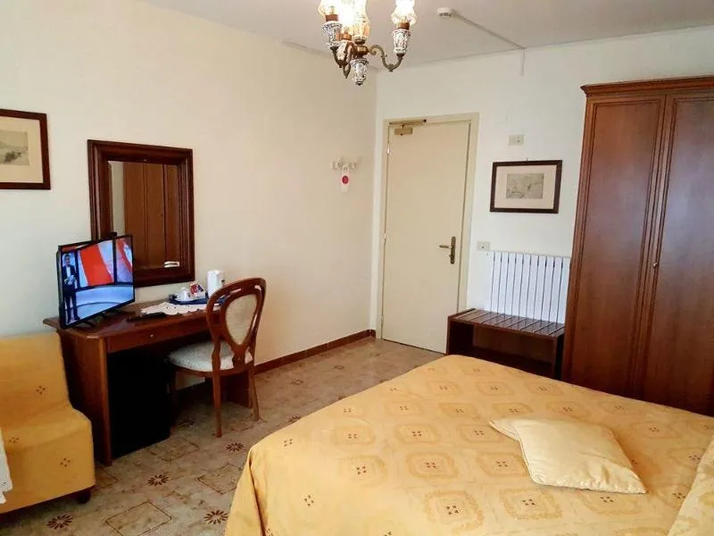 Room, Bonadies, Naples