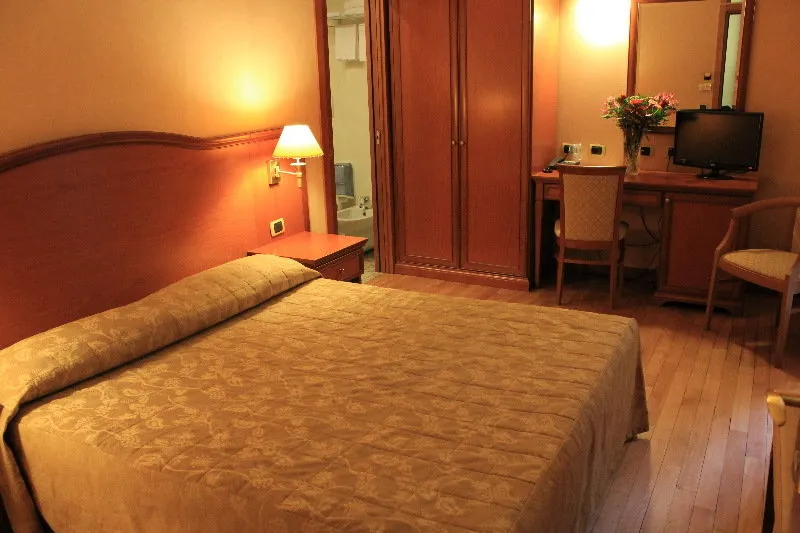 DOUBLE STANDARD Room, Hotel Terminal Milano, Milan