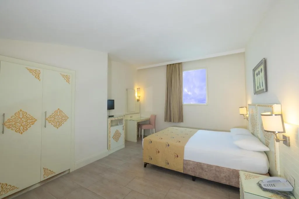 FAMILY ROOM STANDARD Room, Crystal Admiral Aqua Collection, Antalya