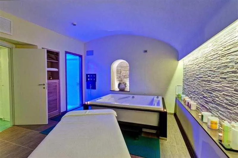 Sports and Entertainment, Regina Palace Terme, Naples