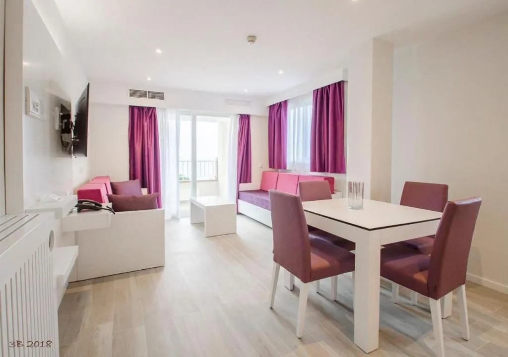 APARTMENT PREMIUM WITH VIEWS Room, Apartamentos Ponent, Majorca