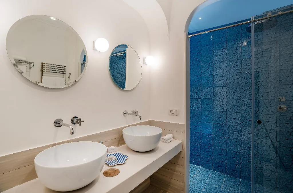 JUNIOR SUITE GARDEN VIEW WITH BALCONY Room, Casa Mariantonia, Naples