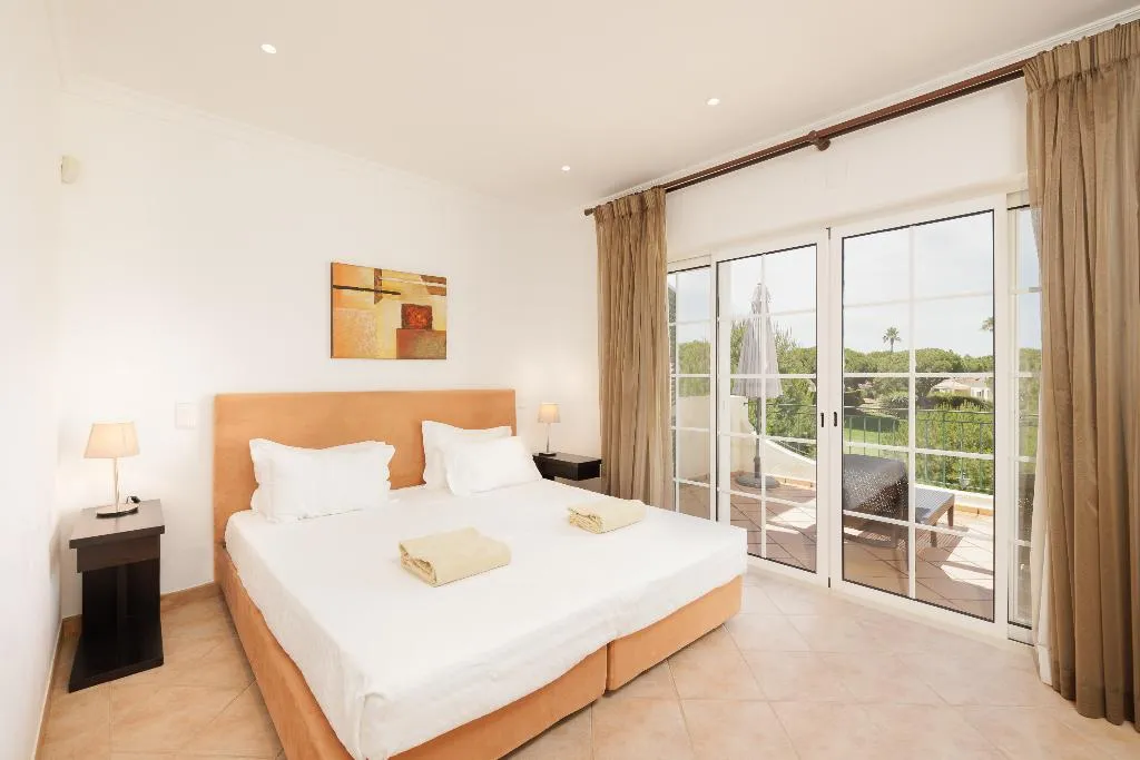 TOWNHOME CAPACITY 4 ONE BEDROOM Room, Vale Do Lobo Resort, Algarve