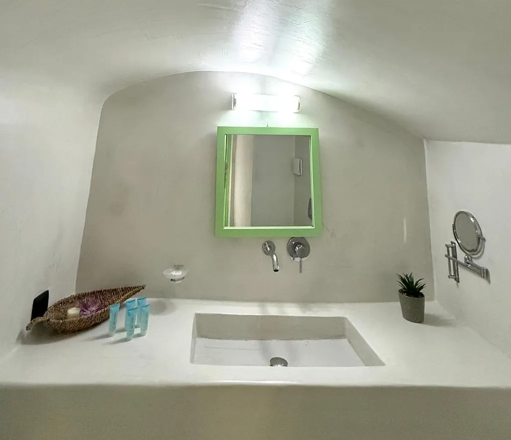 JUNIOR SUITE STANDARD Room, Caldera's Bliss Suites, Santorini