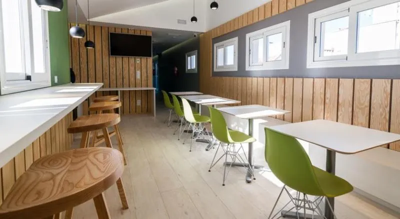 Sports and Entertainment, B&B Hotel Madrid Centro Fuencarral 52, Madrid