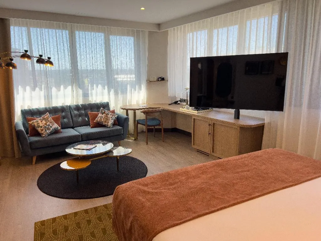 SUITE WITH VIEWS Room, Hotel Indigo Madrid - Gran Via, Madrid