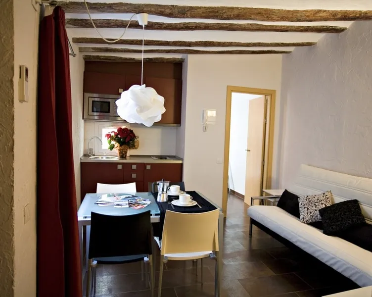 APARTMENT CAPACITY 6 Room, Ciutat Vella Apartments, Barcelona