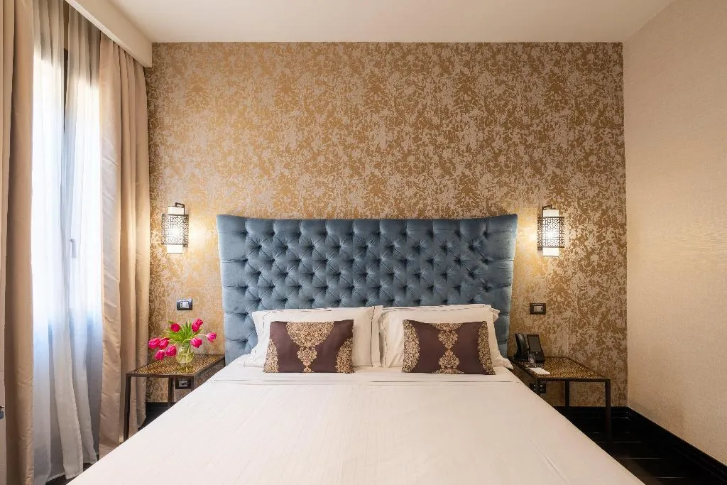 DOUBLE PREMIUM QUEEN BED Room, Vignette Collection The Venice Times Hotel By IHG, Venice