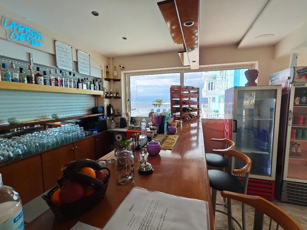 Bar, Clear Horizon, Zante