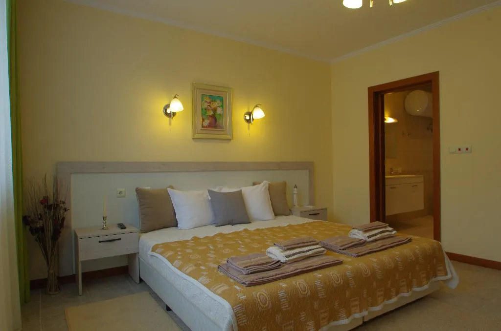 APARTMENT THREE BEDROOMS Room, Casa Real, Bourgas