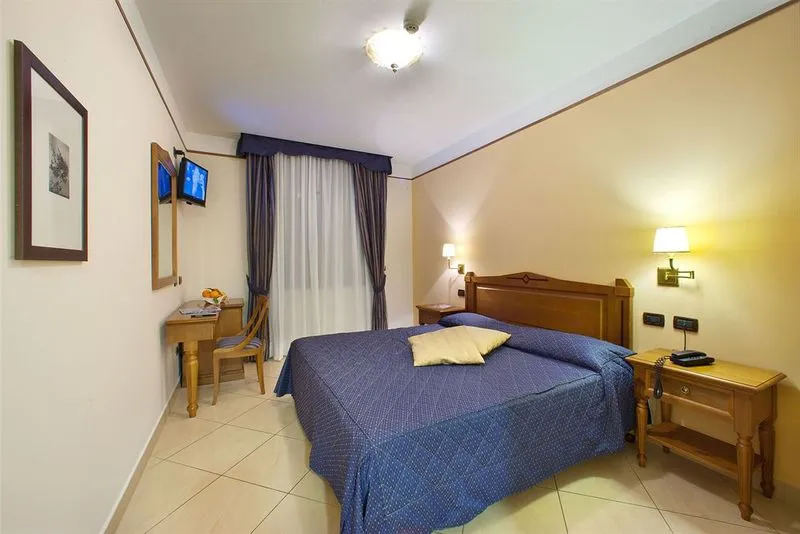 Double or Twin STANDARD Room, Ulisse Deluxe Hostel, Naples
