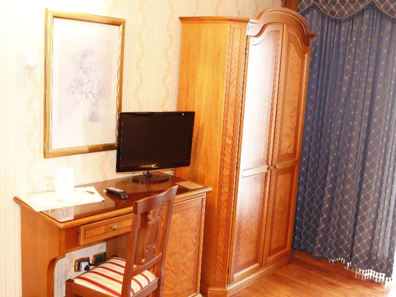 Room, LH Grand Hotel Hermitage, Rome