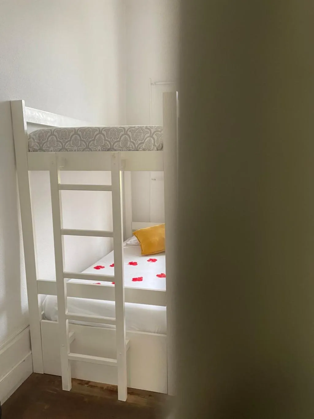 Bed in dormitory WITH SHARED BATHROOM Room, WW Hostel & Suites, Porto