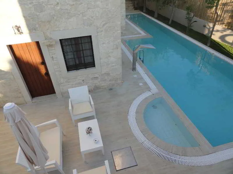 Pool, Dominikos, Crete