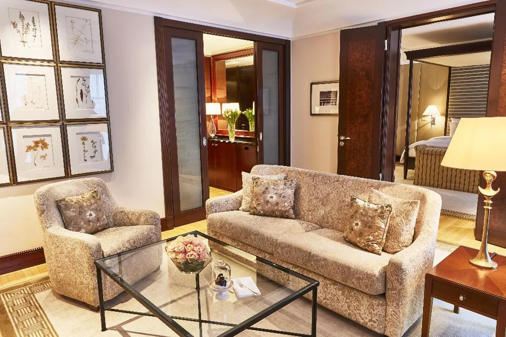 SUITE WITH VIEWS Room, Adlon Kempinski Berlin, Berlin
