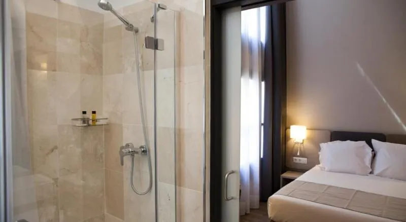 Double or Twin SUPERIOR Room, May Ramblas Hotel, Barcelona