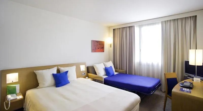 TRIPLE STANDARD Room, Novotel Barcelona Cornella, Barcelona