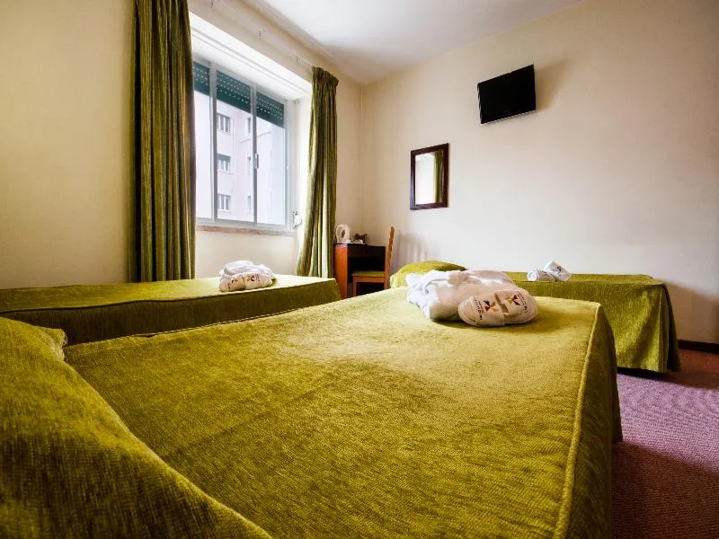 TRIPLE STANDARD Room, Residencial Lar do Areeiro, Lisbon