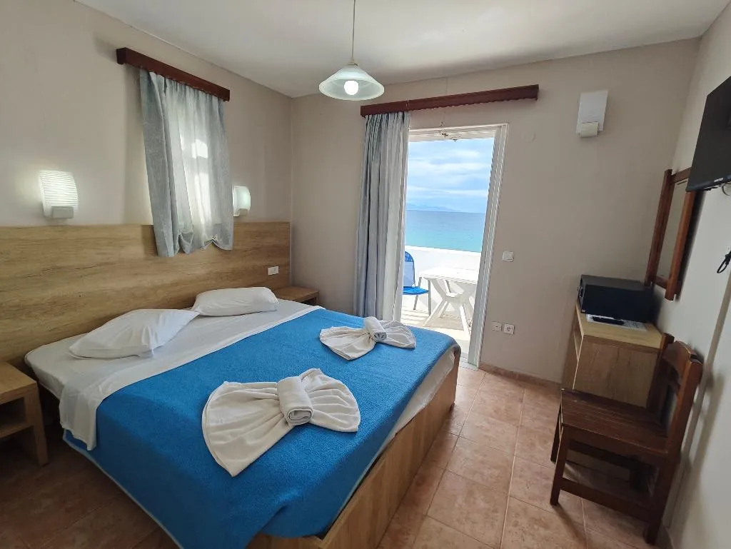 Room, Clear Horizon, Zante