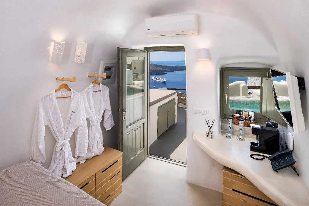 SUITE WITH JACUZZI Room, Athina Luxury Suites, Santorini