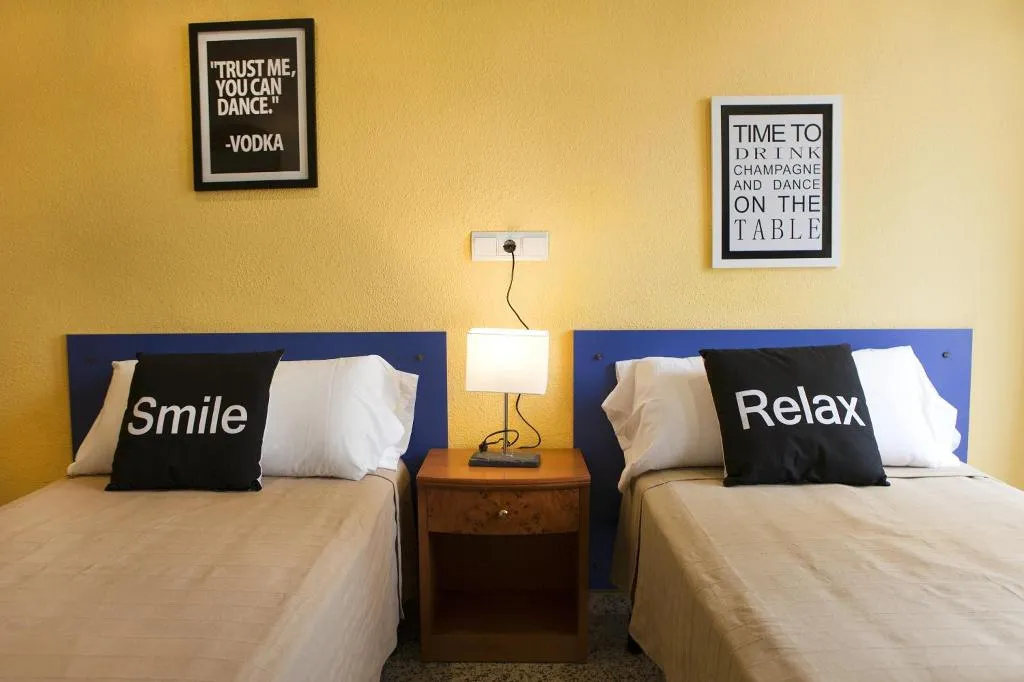 DOUBLE WITH BALCONY Room, The Hostal Tierramar, Majorca