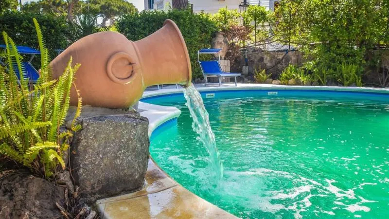 Pool, Albergo Italia, Naples