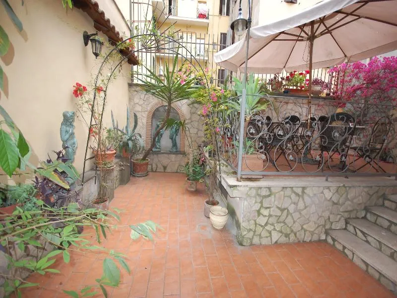 Terrace, Alexis, Rome