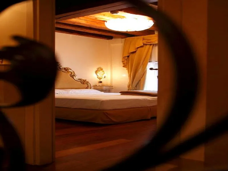 Room, Vecellio, Venice