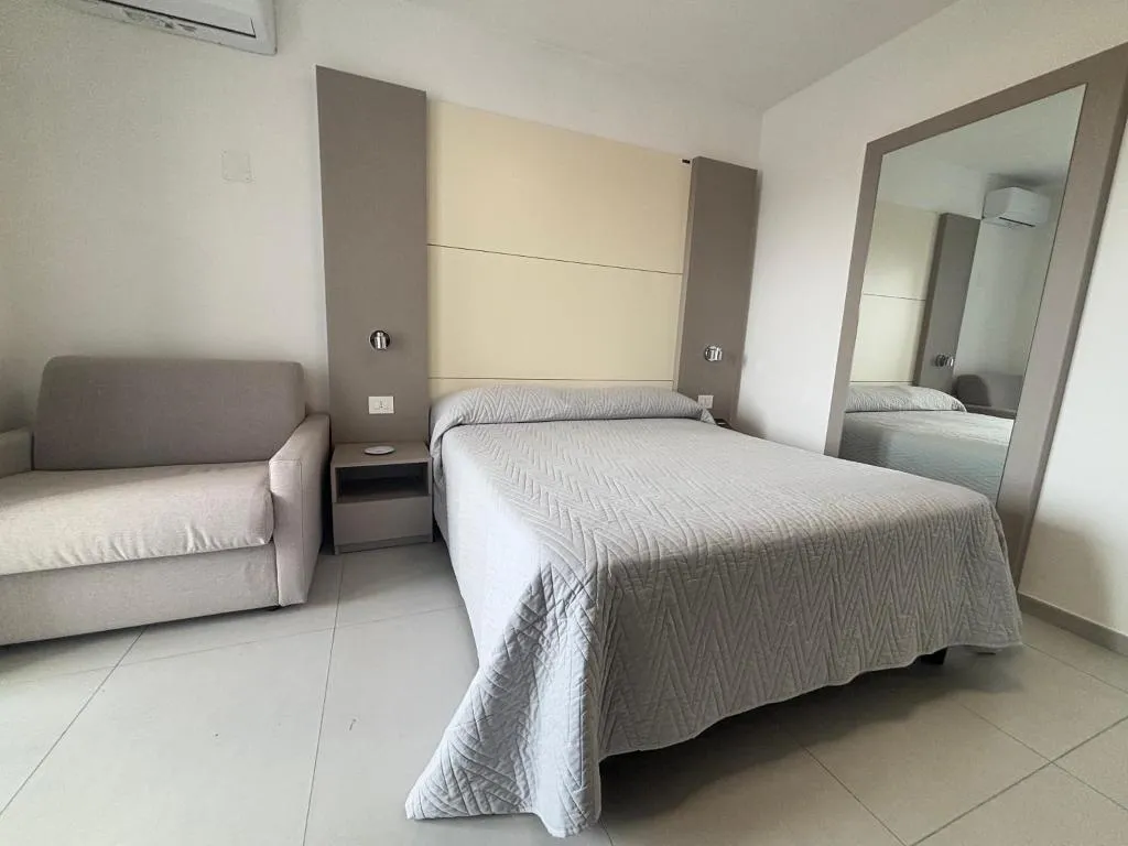 QUADRUPLE DELUXE Room, Hotel La Mela, Naples