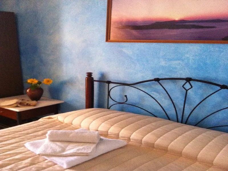 General view, Emmanuela Studios, Santorini
