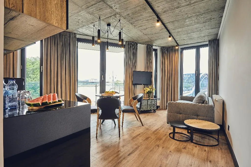 SUITE CAPACITY 3 Room, The Bridge Suites, Krakow