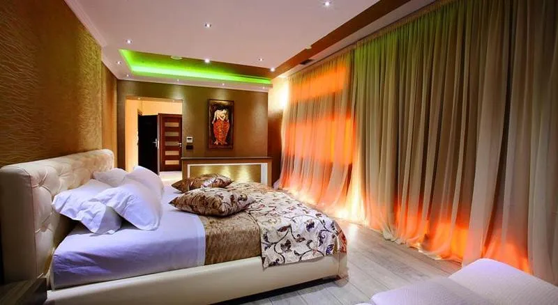 Room, Partner, Kavaje