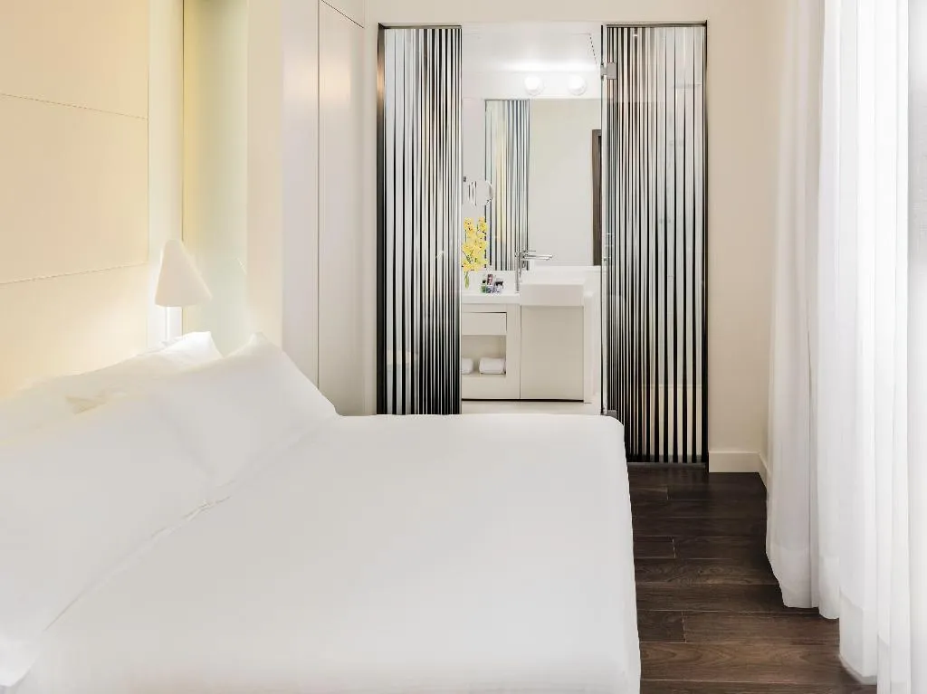 DOUBLE SINGLE USE BASIC Room, H10 Urquinaona Plaza, Barcelona