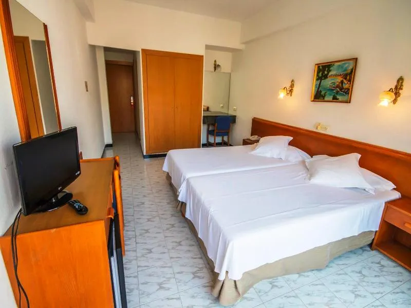 Room, Amic Gala, Majorca