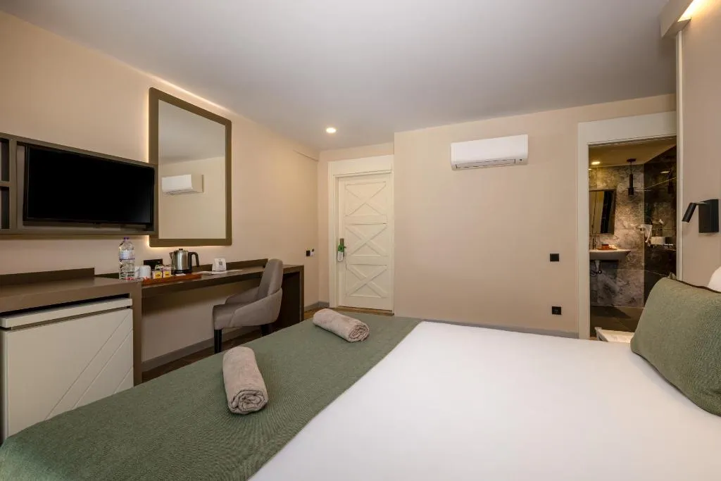 Room, Crystal Flora Pearl Collection, Antalya