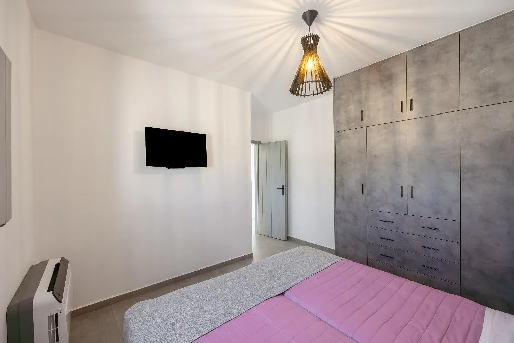 APARTMENT TWO BEDROOMS WITH PRIVATE POOL Room, Thermes Luxury Villas by Mr and Mrs White, Santorini