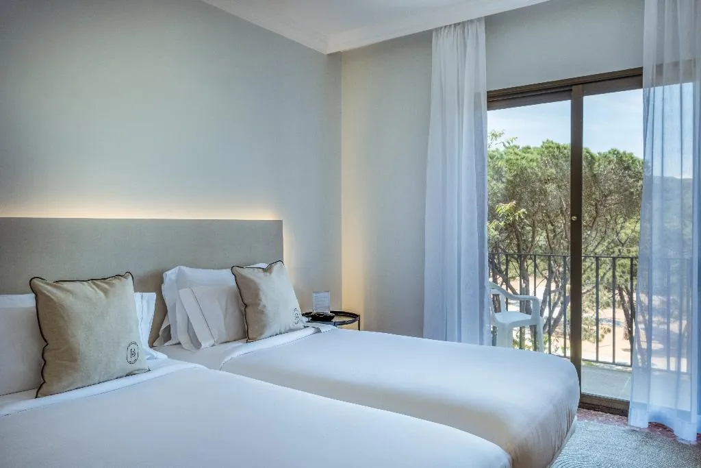 QUADRUPLE STANDARD Room, Montjoi, Costa Brava