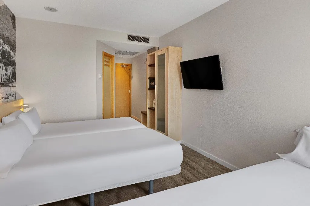TRIPLE STANDARD Room, B&B HOTEL Girona 3, Costa Brava