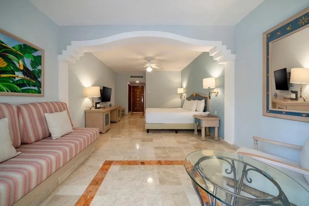 JUNIOR SUITE STANDARD Room, Iberostar Waves Paraiso del Mar All Inclusive, Cancun Area